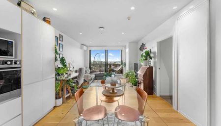 Chic 2BR 2 bath Apt with Views! - Photo 4