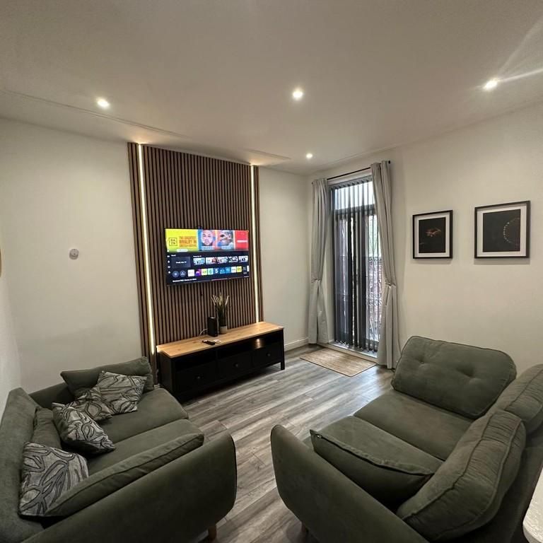 4 bedroom terraced house to rent - Photo 1