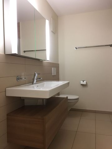 Moderne 3.5-Zimmerwohnung - Photo 2