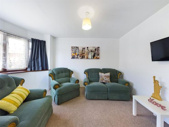 4 bedroom semi-detached house to rent - Photo 1