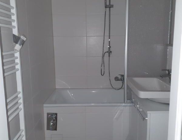 Erstbezug nach Sanierung - Kleine Dreiraumwohnung mit Balkon - Foto 1