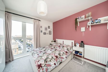 Bowen Drive, Charlton, SE7, London - Photo 2
