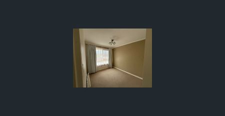 Lovely Renovated 1 Bedroom Flat in Prime Location - Photo 2