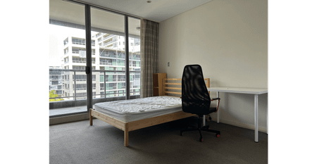 High-Level 3 Bedroom Apartment in Waterloo | Walk to Coles & East Village | Direct Buses to UNSW/USYD/UTS - Photo 5