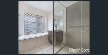 74 Burnham Crescent, Keysborough, Vic 3173 - Photo 2