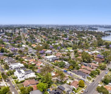 Striking contemporary home in a quiet locale - Photo 3