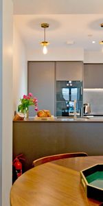 Golden Square, W1F, London - Photo 3