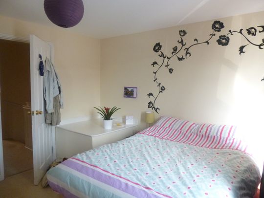 Room in a Shared House, Hatchley Street, M13 - Photo 1