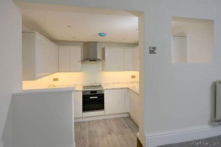 1 bedroom property to rent in Bath - Photo 2