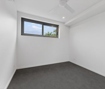 Oversized 2 bedroom + separate multipurpose room – Take the 3D Virt... - Photo 4