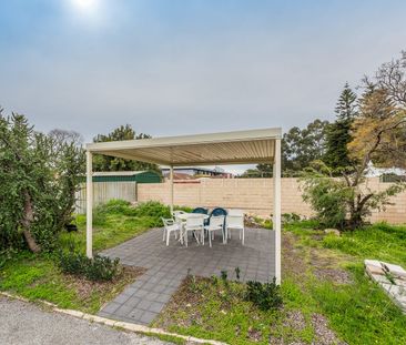 SECURE 2 BEDROOM UPSTAIRS APARTMENT - Photo 1