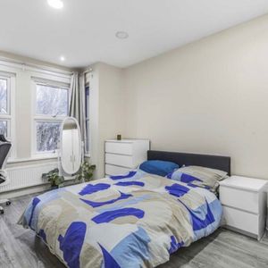 Room in a Shared House, Boscombe Road, SW19 - Photo 2