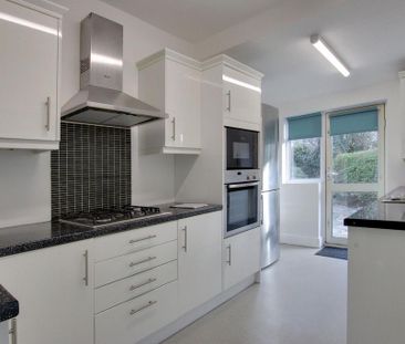 4 bedroom semi-detached house to rent - Photo 4