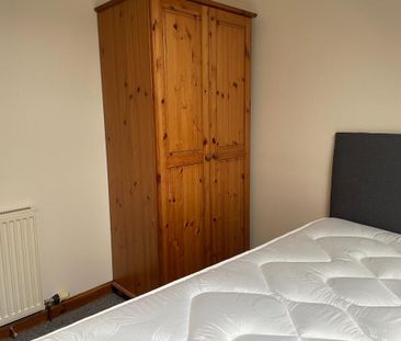 4 bedroom flat to rent - Photo 3
