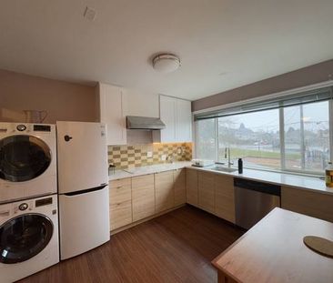 2b1b unit with 7 mins walk to Joyce Station - Photo 2