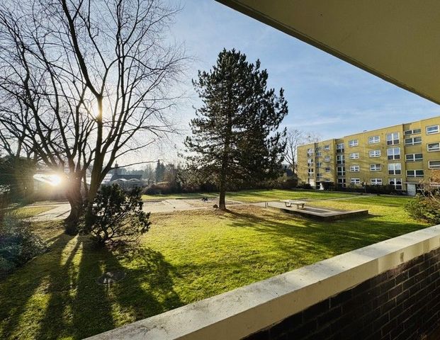 Frisch Saniert! Lichtdurchflutete 3-Zimmer-Wohnung mit Gäste-WC und Balkon - Photo 1