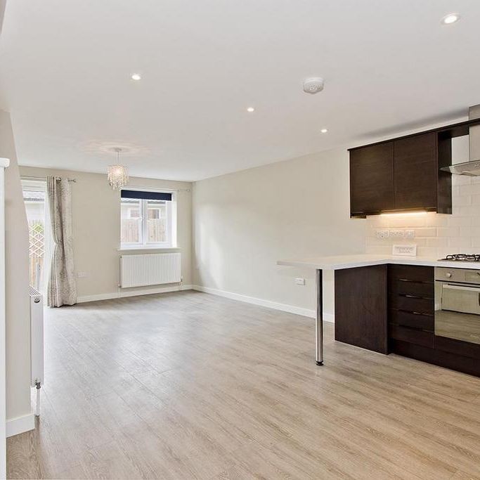 2 bedroom end of terrace house to rent - Photo 1