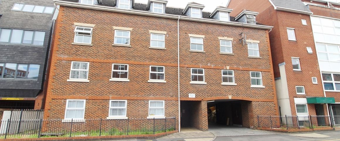 Belmont Court, Reading, RG1 1NS - Photo 1