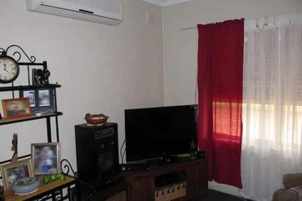Comfortable Family Home in Convenient Location - Photo 1