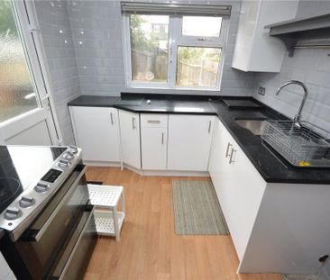 2 bedroom semi-detached house to rent - Photo 6