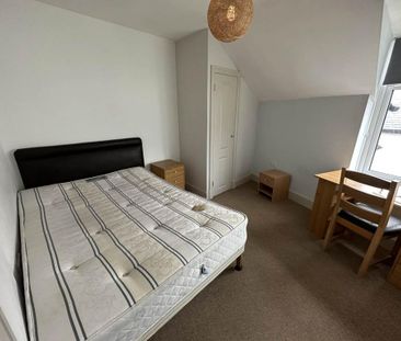 3 bedroom flat to rent - Photo 4