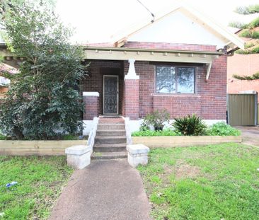 Three Bedroom Updated Family Home - Water Included! - Photo 5