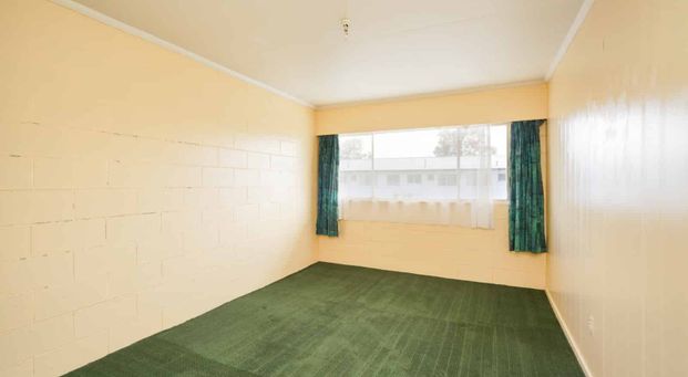 Bright and Private Rear Upstairs 2-Bedroom Unit - Photo 1