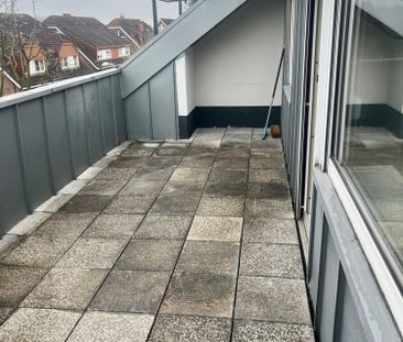 2,5 Raum DG Wohnung mit Südloggia, im 8 Fam. Haus, ruhiger Wohnlage... - Photo 6