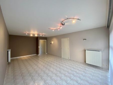 Instapklaar 2-slaapkamer appartement met garage te Roeselare! - Photo 2