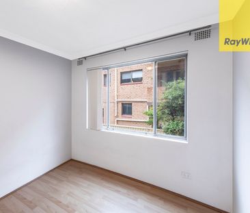 neat and tidy 2 bedroom in perfect location - Photo 2
