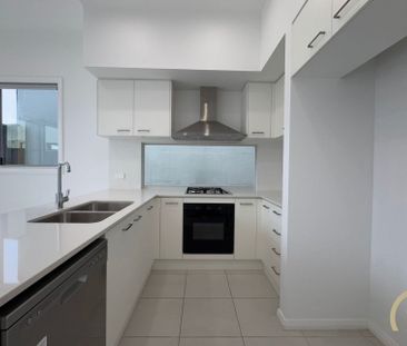 Modern 3 Bedroom Family Home&excl; - Photo 3