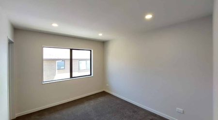 Large 7 Beds house with granny Flat - Photo 4