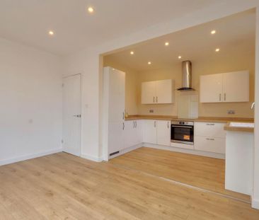 3 bedroom end of terrace house to rent - Photo 1