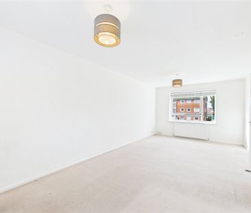 2 bedroom Flat in In the Ray, Maidenhead - Photo 2