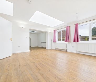 Carston Grove, Calcot, Reading, Berkshire, RG31 - Photo 2