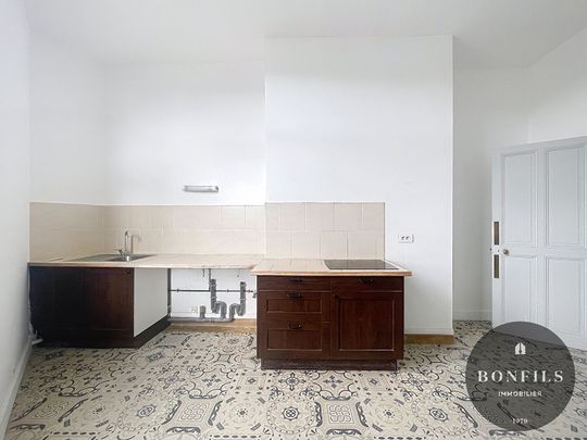 A LOUER AVIGNON INTRAMUROS ( 84000 ) : Appartement non meublé - 4 pièces - 1er étage - charme de l'ancien !, - Photo 1