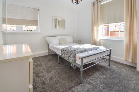 2 bedroom apartment to rent Tower House, 53 Park Row, Nottingham, NG1 - Photo 4