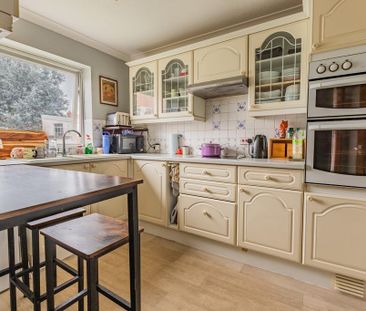 2 bedroom ground floor flat to rent - Photo 2