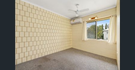 "PARKWOOD" TOWNHOUSE - CENTRAL LOCATION - Photo 4