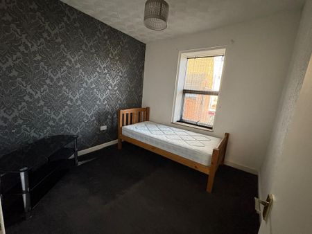 2 bedroom flat to rent - Photo 4