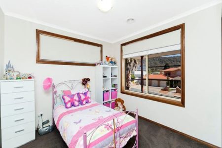 Beautifully Appointed Home in a Peaceful Cul de Sac, Perfect for Families and Entertainers - Photo 4