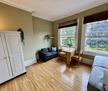 Studio Flat, Bedford Hill, SW12 - Photo 1