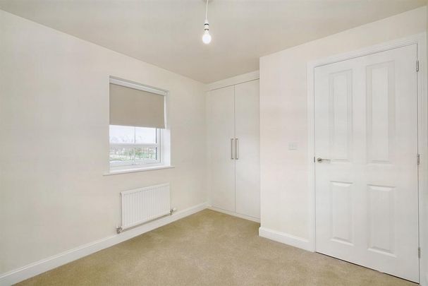 3 bedroom semi-detached house to rent - Photo 1