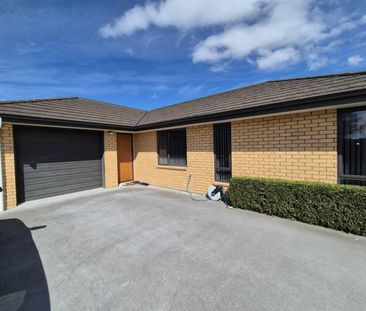 Private rear section, 4 bed + 1 Bath - Photo 4