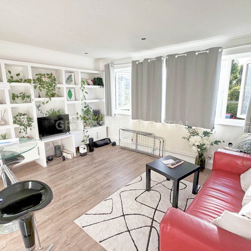 Price £1,575 pcm - Available 27/11/2026 - Part Furnished - Photo 1