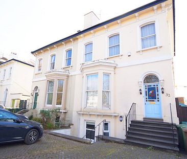 A 2 Bedroom Flat in Queens Road GL50 2LT - Photo 1