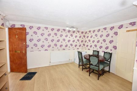 3 bedroom flat to rent - Photo 3