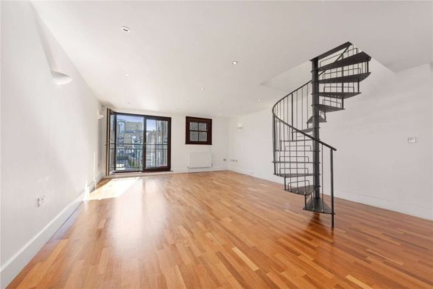 A spectacular find from Savills - a spacious 3/4 double bedroom, 3 bathroom townhouse spread across 4 floors, conveniently nestled just of Narrow Street. - Photo 1