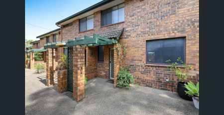Modern townhouse with courtyard and garage. - Photo 5