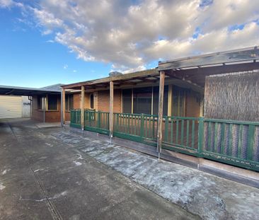 6 Stafford Street, Melton South, Vic 3338 - Photo 2